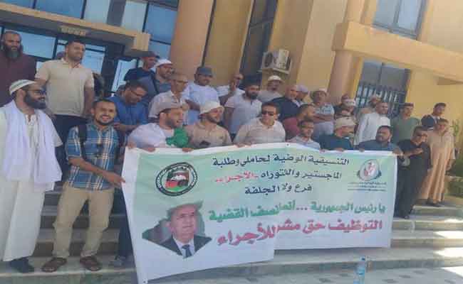 احتجاج حاملو شهادتي الماجستير والدكتوراه الأجراء بالجلفة