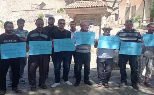 احتجاج عمال متحف المقراني ببرج بوعريريج