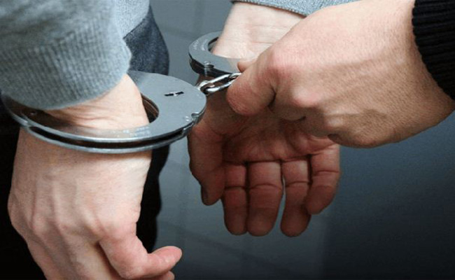 الإطاحة بامرأتين وشاب سلبوا سيدة مصوغات ذهبية ومبالغ مالية معتبرة بقالمة