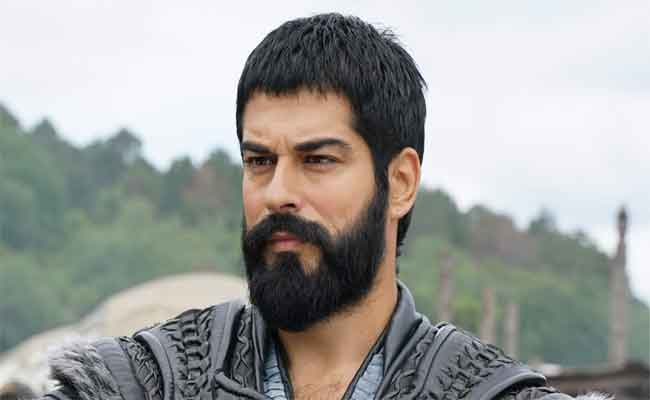 بوراك أوزجفيت يقدم “الحلاق” لصالح “نتفليكس”…