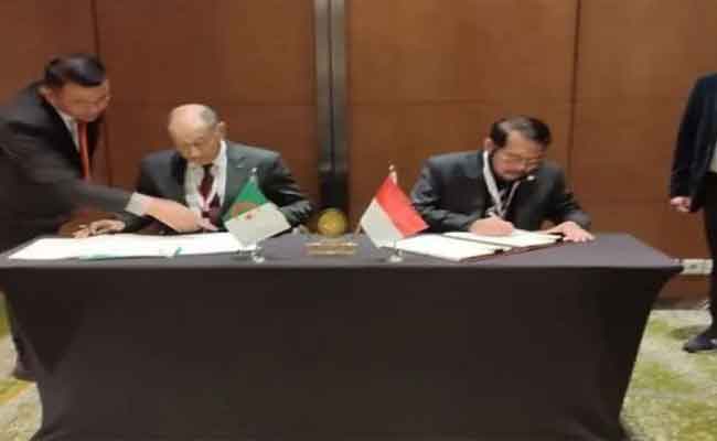 الجزائر وأندونيسيا توقعان مذكرة تفاهم بين المحكمتين الدستوريتين