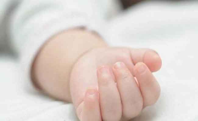 عجلات شاحنة تنهي حياة طفل بالمدية