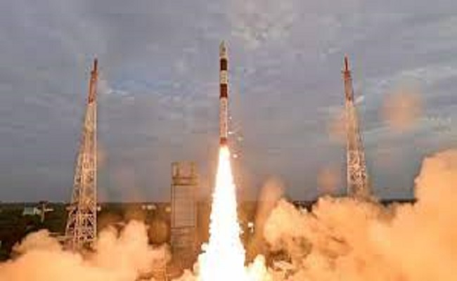 الهند تطلق 7 أقمار اصطناعية إلى الفضاء...
