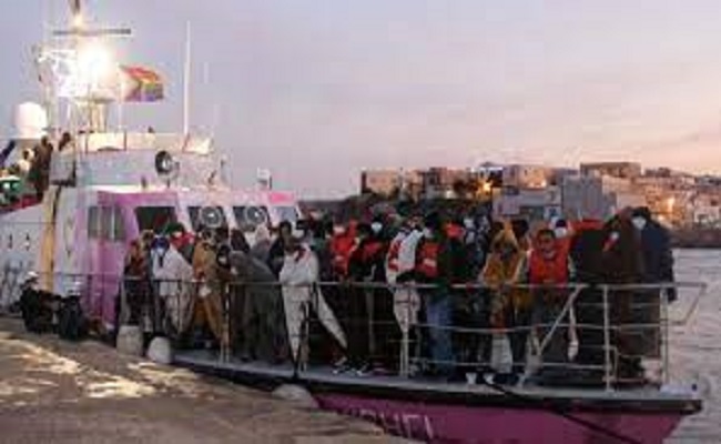 خلال 48 ساعة إيطاليا تحتجز 3 سفن لإنقاذ مهاجرين