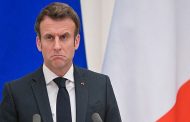 الرئيس الفرنسي يعد بمبادرة سياسية 