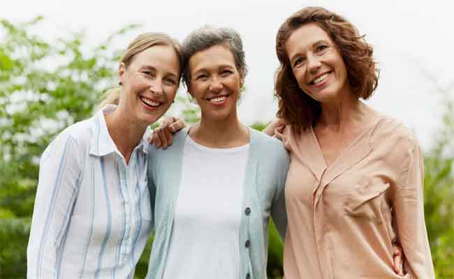 إليكِ ما يجب تغييره بعد سن الخمسين في نظامكِ الغذائي لبطن مسطح…