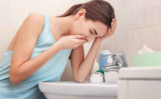 الغثيان والقيء: إليك الطرق الفعالة لتهدئة الحالة في المنزل…