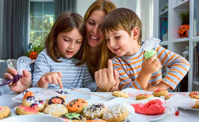 كيف تقربين بين طفلك وإخوانه وأخواته بالمنزل؟