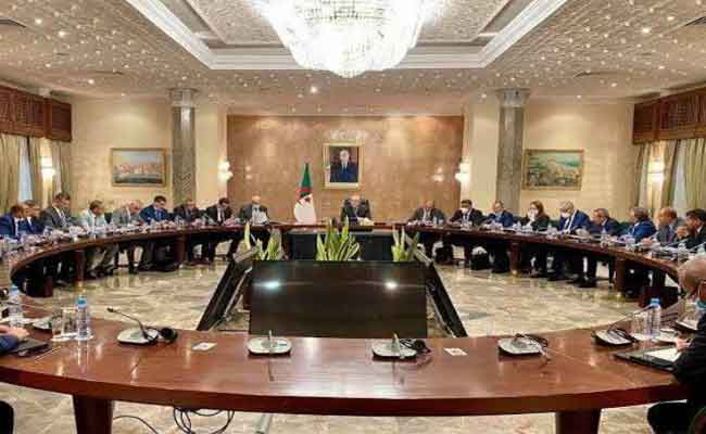 بن عبد الرحمان يترأس اجتماعا للحكومة