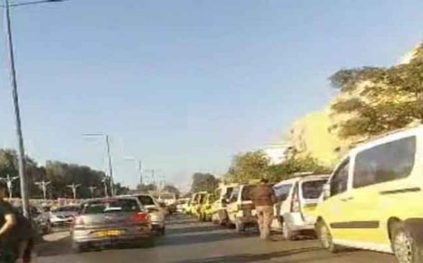 احتجاج العشرات من سائقي سيارات الأجرة للمطالبة بالحماية بالبليدة