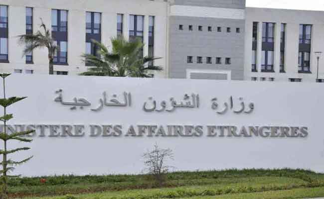 إدانة جزائرية للتفجير الانتحاري الذي وقع قرب مسجد في باكستان