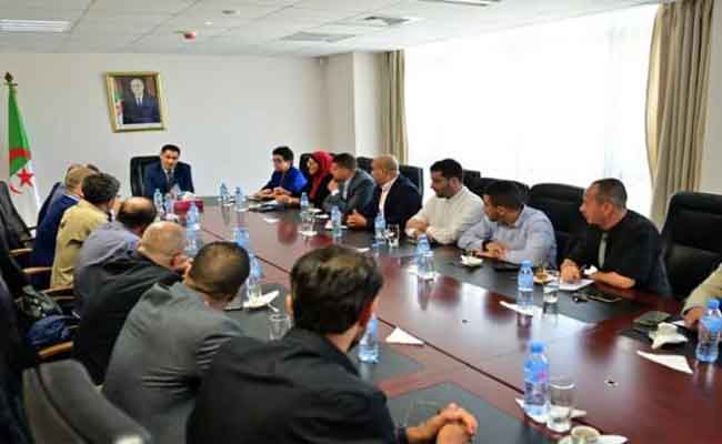 اجتماع وزير الاتصال بمدراء ومسؤولي المواقع الإلكترونية