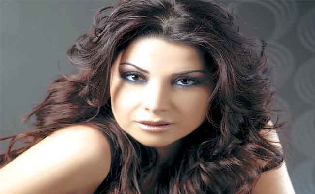 الين خلف تسرق الأضواء مجددا ب”ماتقلي” بعد غياب سنوات عن عالم الفن…