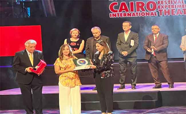 أسماء الشيخ تفوز بجائزة أفضل ممثلة في ختام مهرجان القاهرة للمسرح التجريبي ال30 بمصر…