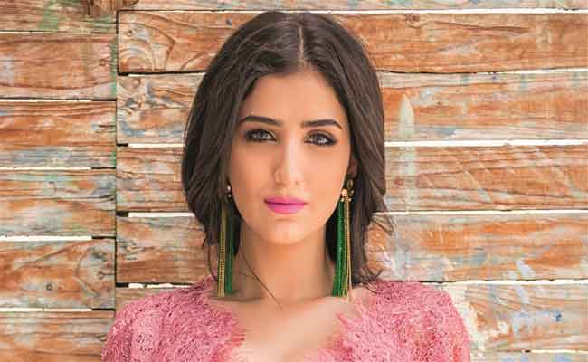 مي عمر تقابل عمرو سعد لأول مرة في “الغربان” على شاشات السينما…