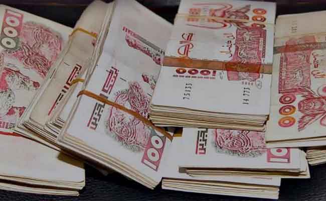 تفكيك عصابة إجرامية بيضت 80 مليارا بسطيف