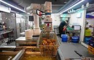 الروبوتات تحضر الدجاج المقلي في كوريا الجنوبية...