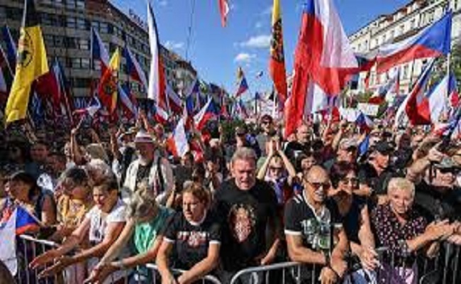 آلاف التشيك يتظاهرون ضد حكومتهم