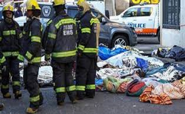 مقتل 73 شخصا وإصابة العشرات في حريق بجوهانسبرج
