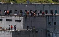 سجناء يحتجزون 57 حارسا وشرطيا في الإكوادور
