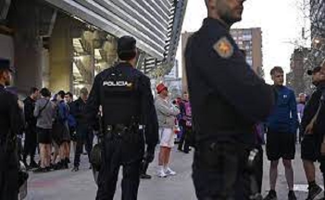 القبض على 3 من أكاديمية ريال مدريد لتورطهم في فضيحة جنسية...