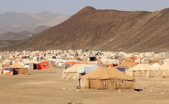 صواريخ حوثية تستهدف مخيمات النازحين في مأرب