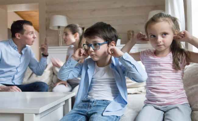 7 أخطاء مدمرة يرتكبها الآباء في حق أبنائهم…بعد الطلاق!