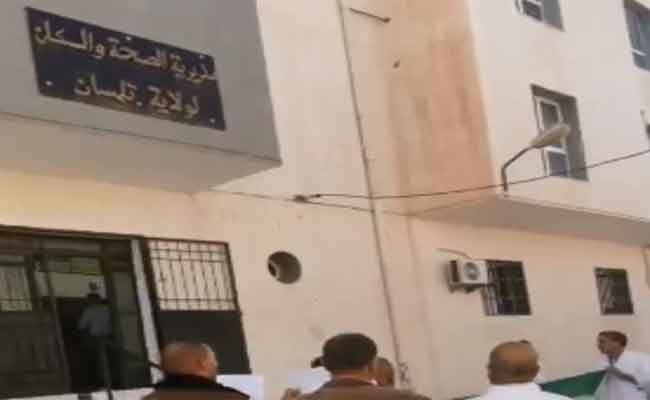 احتجاجات عارمة تطالب برحيل مدير مستشفى سبدو ومدير الصحة بتلمسان يتدخل