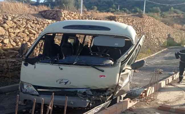 انحراف حافلة للنقل المدرسي يخلف إصابة 25 تلميذا بتيزي وزو