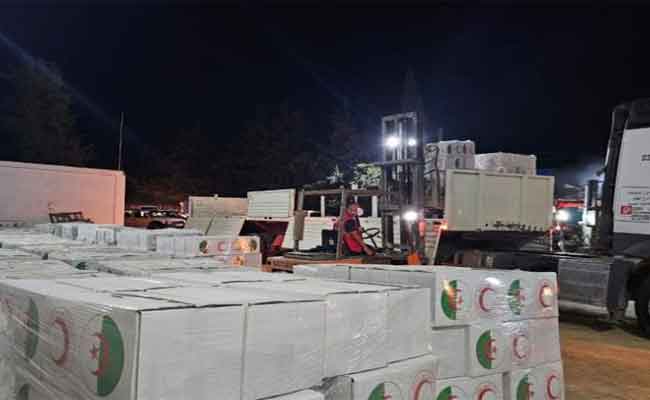 الجزائر ترسل مساعدات إنسانية إلى الشعب الفلسطيني