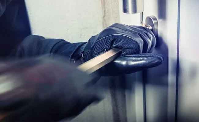 الإطاحة بعصابة إجرامية تحترف السطو على المنازل بالجلفة