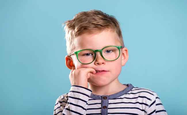 إنذارات تشير لمعاناة طفلك من مشاكل بمدرسته!