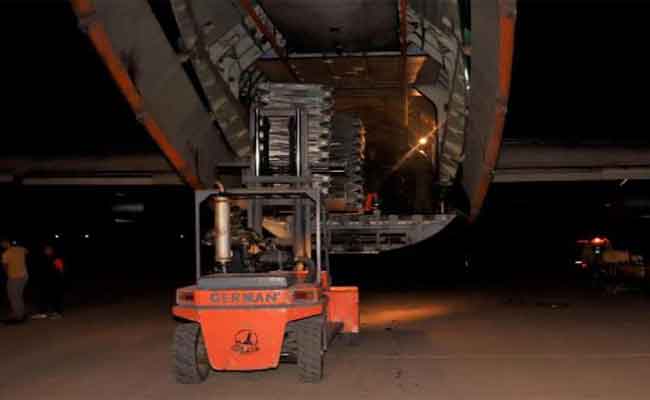 الجزائر تواصل عملية شحن ونقل المساعدات الجزائرية للشعب الفلسطيني