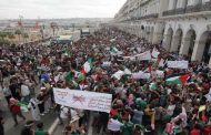 المواطنون الجزائريون بمختلف شرائحهم يخرجون للشارع نصرة لفلسطين  
