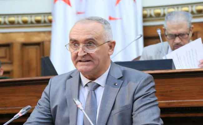 وزير المالية يدعو إلى إحداث “ثورة رقمية” لعصرنة قطاعه