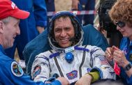 رائد فضاء أمريكي يسجل رقمًا قياسيًا بعد قضائه 371 يومًا في الفضاء...