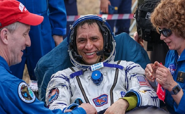 رائد فضاء أمريكي يسجل رقمًا قياسيًا بعد قضائه 371 يومًا في الفضاء...