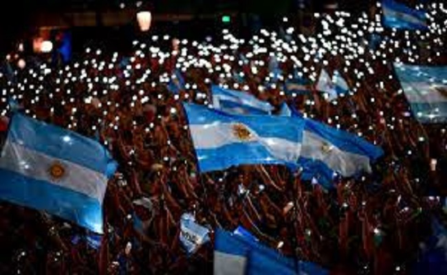 الملف الاقتصادي يهيمن على أول مناظرة بين مرشحي الرئاسة في الأرجنتين