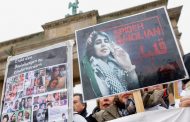 الحكم بالسجن على صحفيتين إيرانيتين بعد تغطيتهما وفاة مهسا أميني