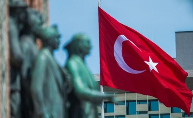 البنك المركزي التركي يرفع الفائدة إلى 35%