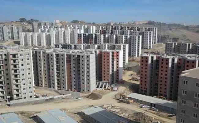 بلعريبي يعلن عن تسجيل 460 ألف وحدة سكنية من مختلف الصيغ في 2024