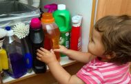 ما العمل عند ابتلاع الطفل لمواد التنظيف وغيرها من المواد السامة؟