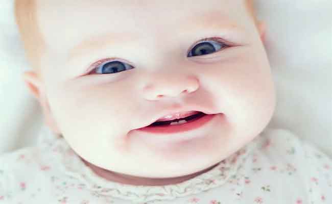 ابتسامة مولودك…أولى علامات صحته النفسية والجسدية