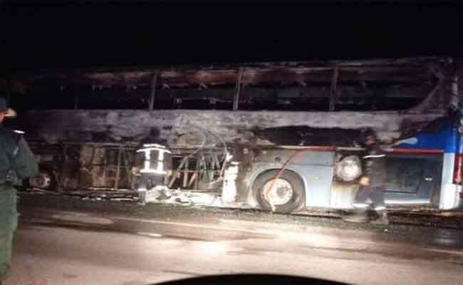 احتراق حافلة لنقل المسافرين دون تسجيل خسائر بشرية بالنعامة