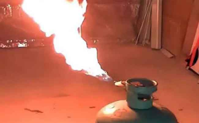 انفجار قارورة غاز البوتان داخل مطعم بمحطة وقود بتيبازة