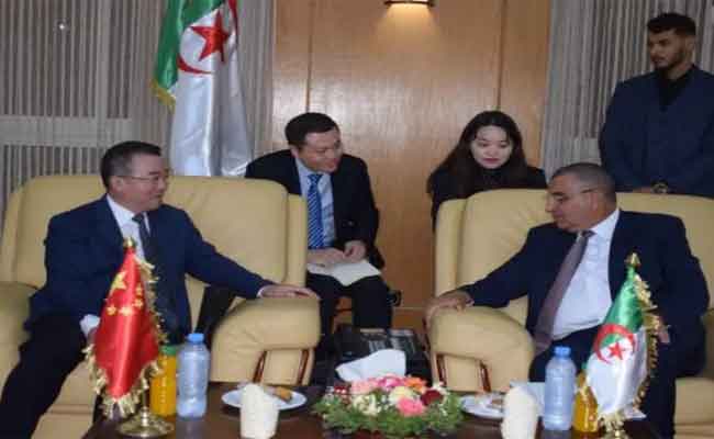 والي عنابة يستقبل وفدًا صينيًّا من بلدية “تشونغتشينغ”