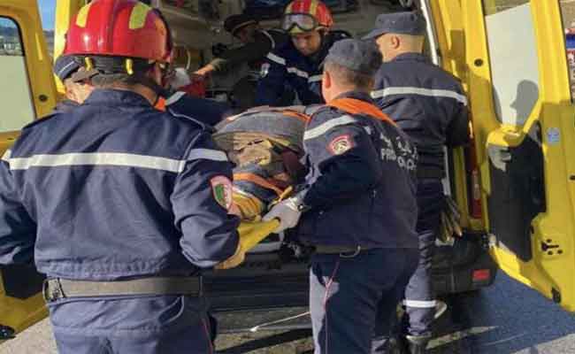 اصطدام بين سيارة وحافلة يخلف 16 جريحا بباتنة