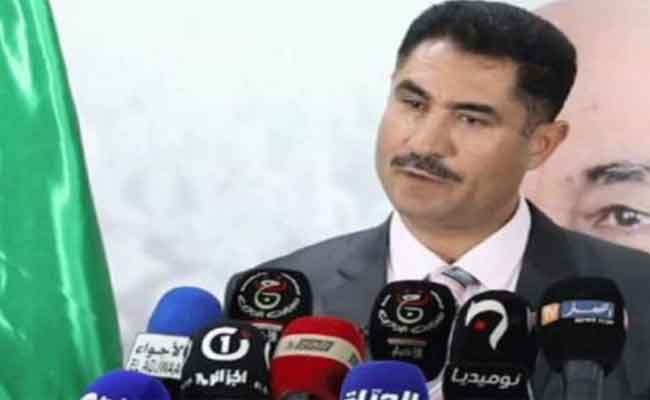 لعقاب يعرض مشروع قانون نشاط الصحافة المكتوبة والالكترونية