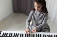 لماذا يجب عليك تعليم الموسيقى لطفلك؟ وفوائد العزف على 3 آلات منها