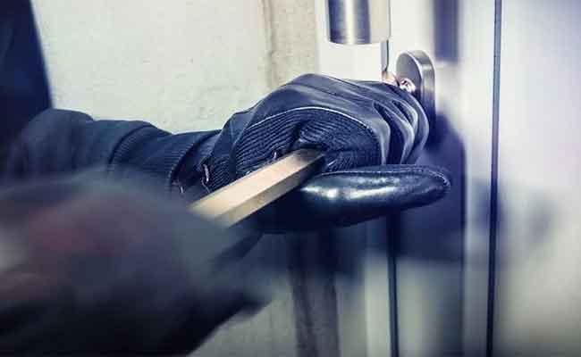 تفكيك عصابة إجرامية تمتهن سرقة المنازل بسطيف